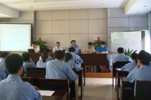 yp街机招聘培训首批应届大学结业生