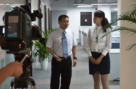 深圳电视台到yp街机集团采访