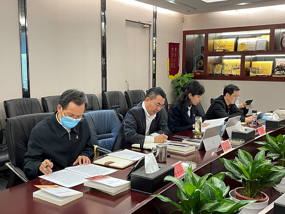 yp街机集团理论学习中心组开展三部《简史》专题学习